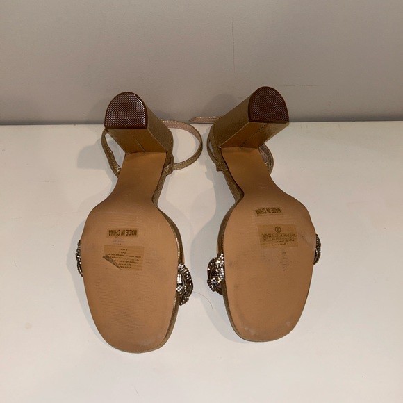 DeBlossom Gold Glitter Heels - Picture 4 of 4